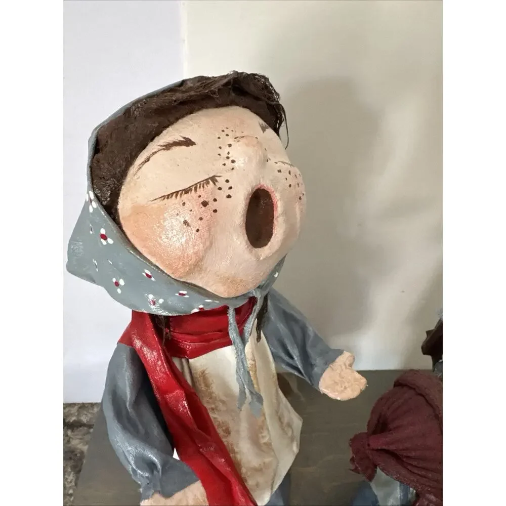 RARE VINTAGE PAPER MACHE CHRISTMAS CAROLERS FIGURES SET - UNIQUE - CUTE XMAS